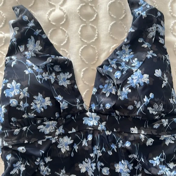 A Pea In The Pod Maternity Blue Floral Ruffle One Piece Swimsuit SZ Small - Picture 2 of 5